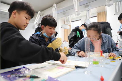 让探究真正在课堂发生 郑州中学国际部开展科学实验课教学实践